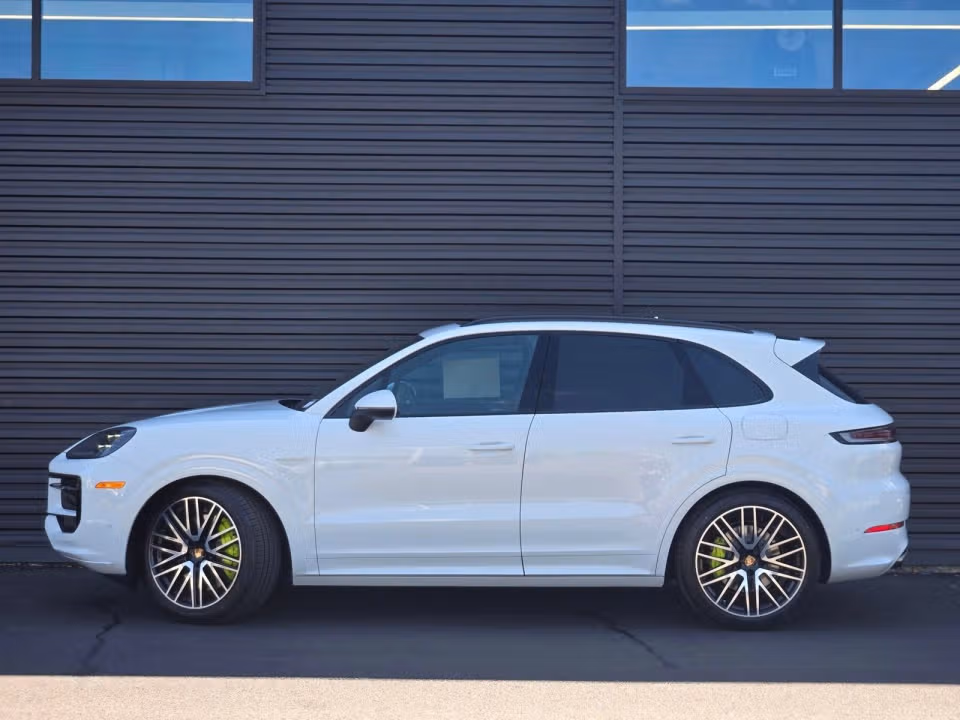 2025 Porsche Cayenne S E-Hybrid - Photo 19