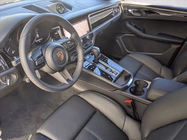 2026 Porsche Macan T - Photo 27