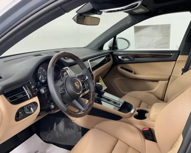 2025 Porsche Macan Base - Photo 30