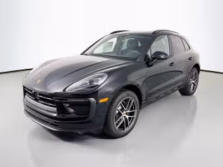 2026 Porsche Macan -'s photo