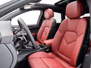 2025 Porsche Macan T - Photo 33
