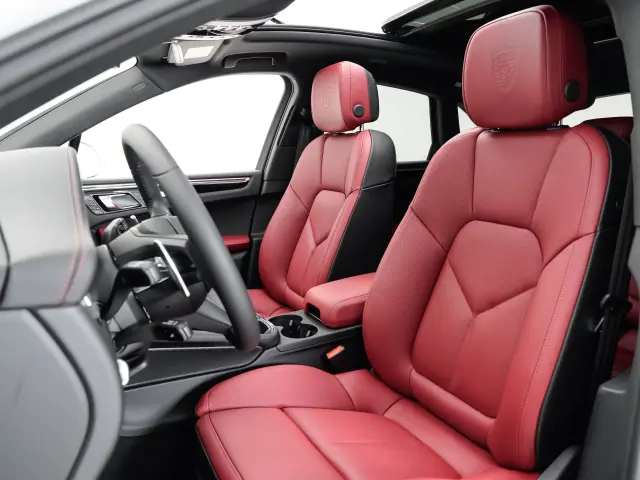 2025 Porsche Macan T - Photo 38