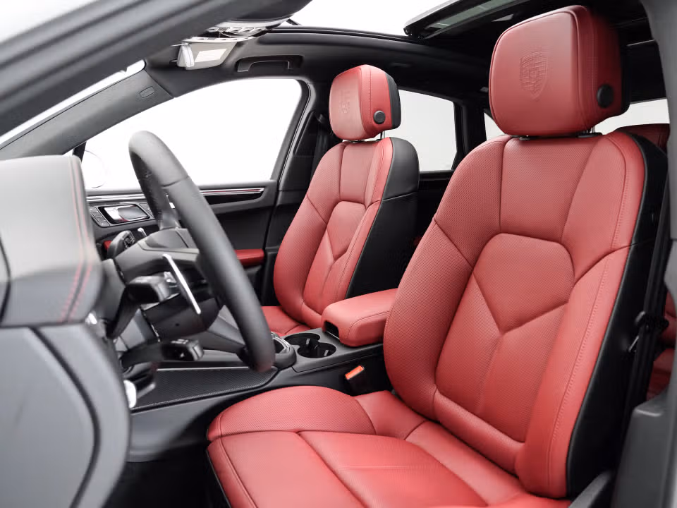 2025 Porsche Macan T - Photo 35