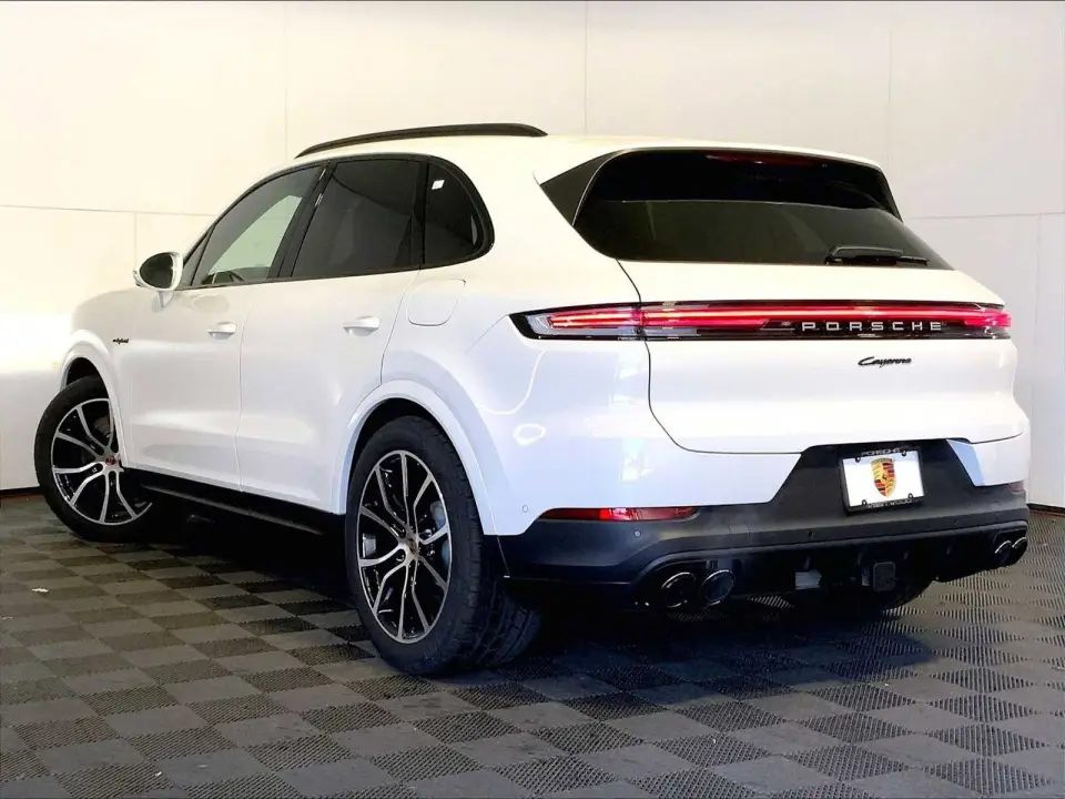 2025 Porsche Cayenne E-Hybrid - Photo 23