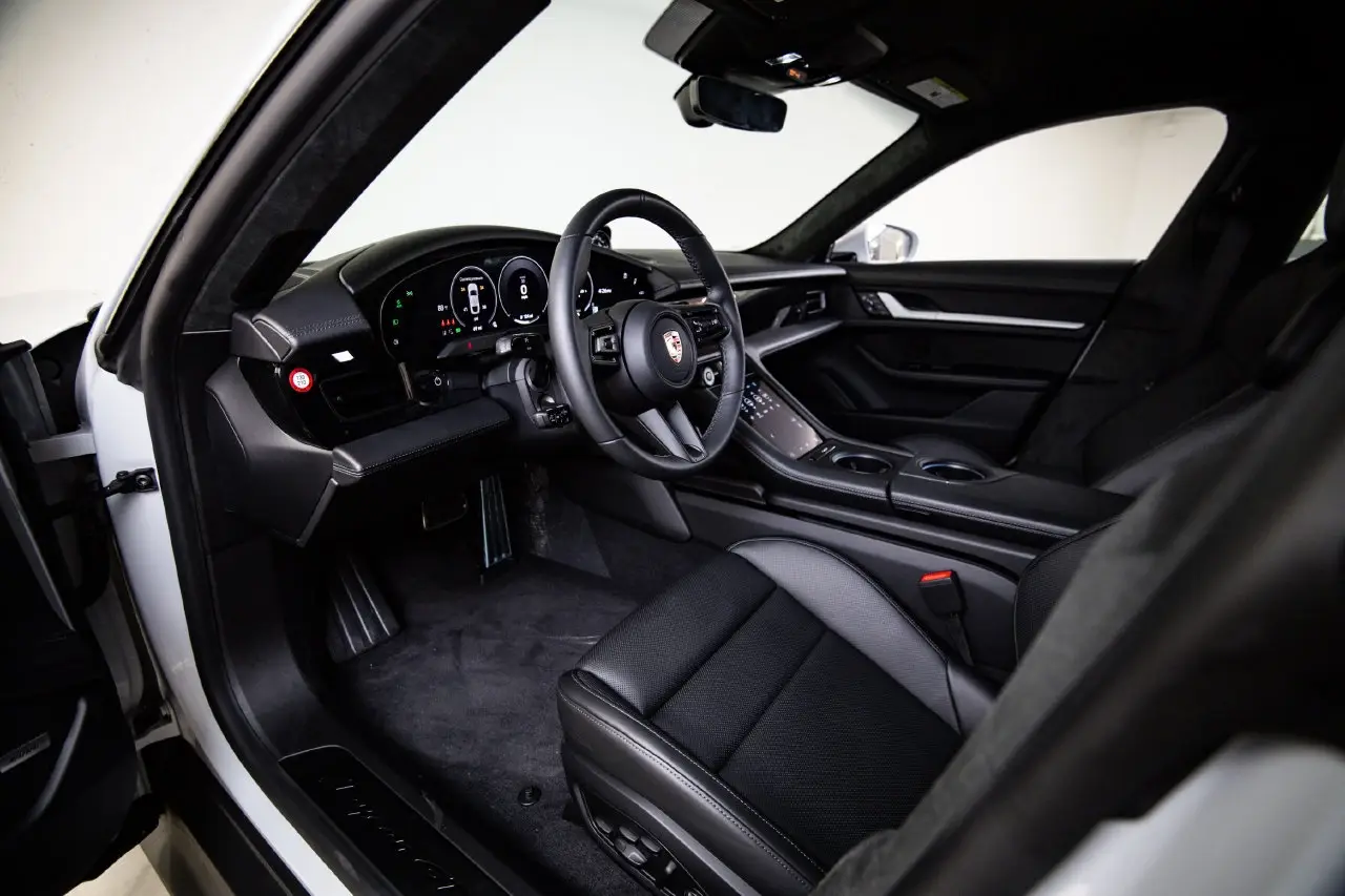 2026 Porsche Taycan GTS - Photo 32