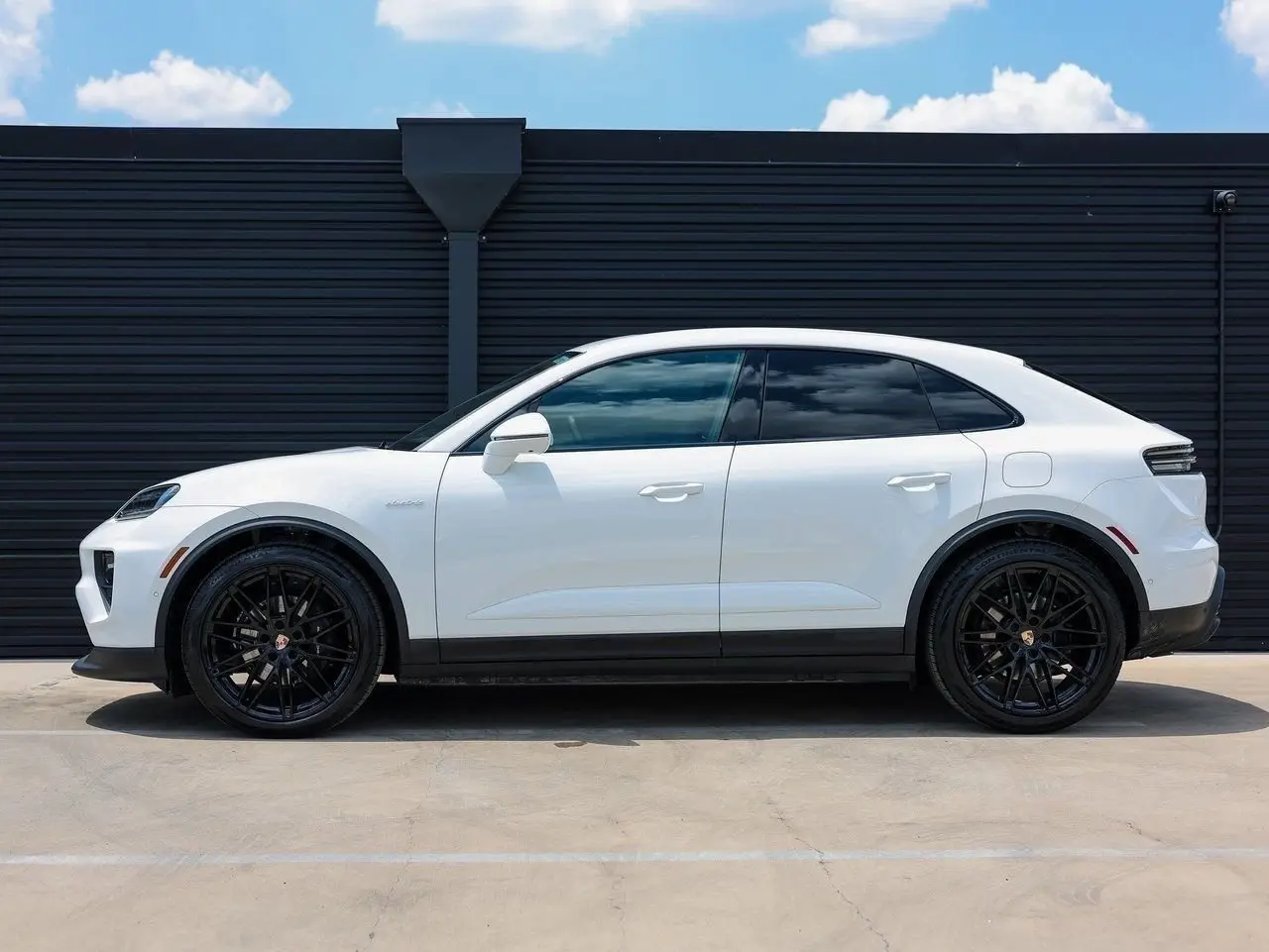 2025 Porsche Macan Base - Photo 16