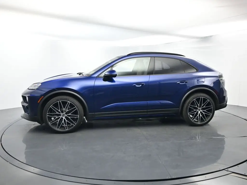 2024 Porsche Macan Turbo Electric - Photo 16