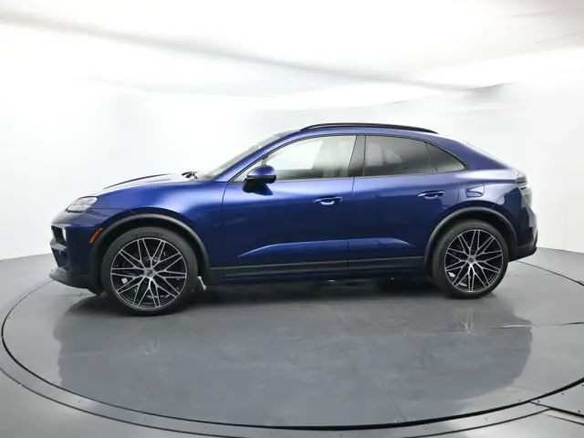 2024 Porsche Macan Turbo Electric - Photo 14