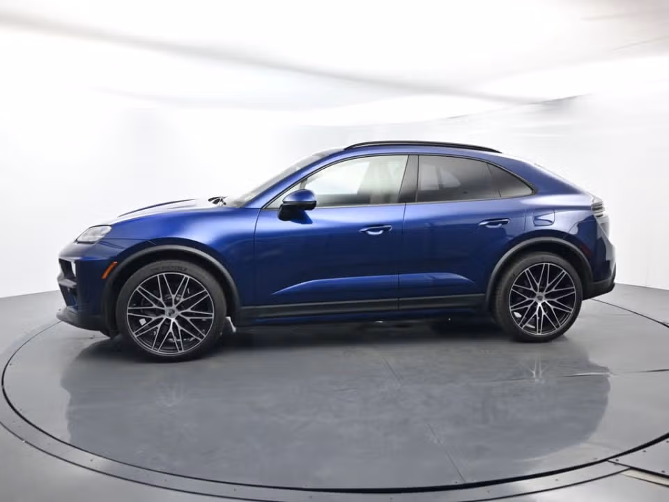 2024 Porsche Macan Turbo Electric - Photo 11