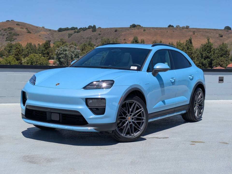 2025 Porsche Macan Base