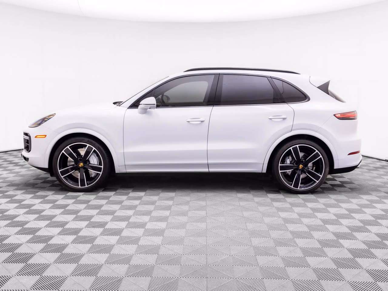 2023 Porsche Cayenne Turbo - Photo 12