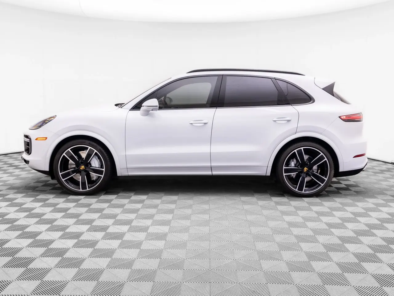 2023 Porsche Cayenne Turbo - Photo 16