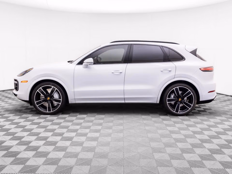 2023 Porsche Cayenne Turbo - Photo 11