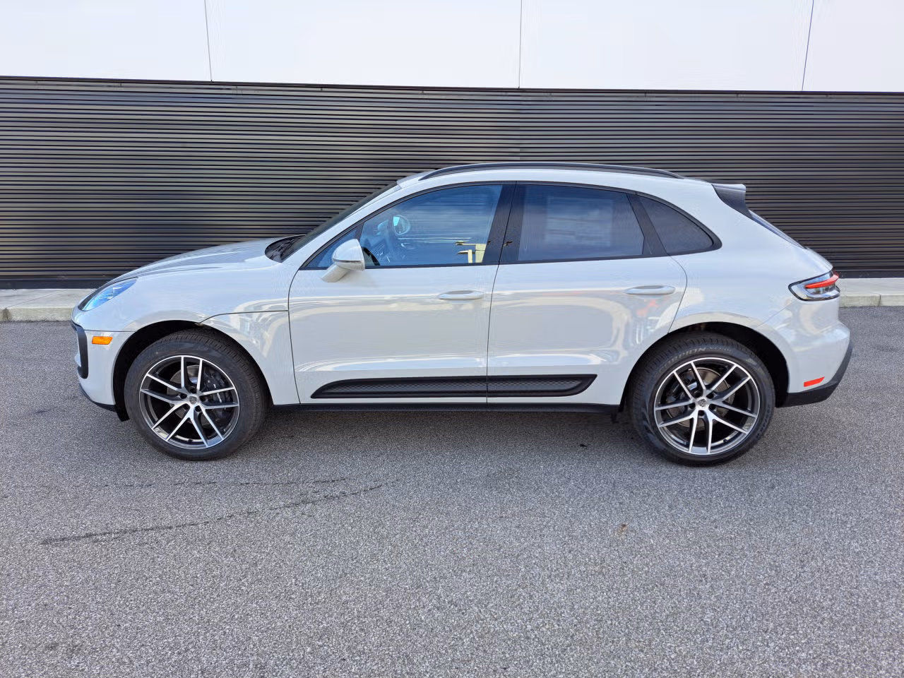 2026 Porsche Macan Base - Photo 12