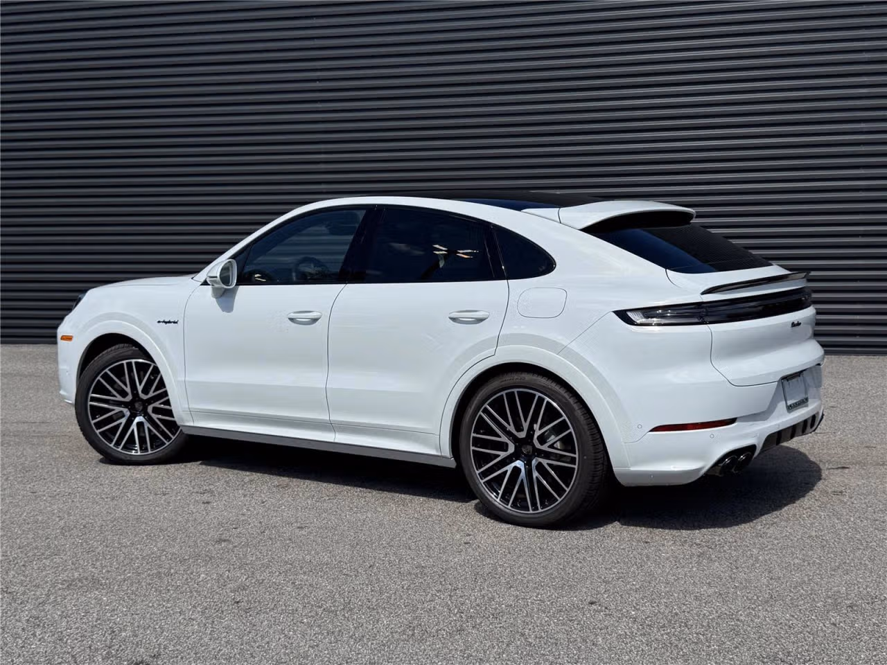 2025 Porsche Cayenne Coup Turbo E-Hybrid - Photo 20
