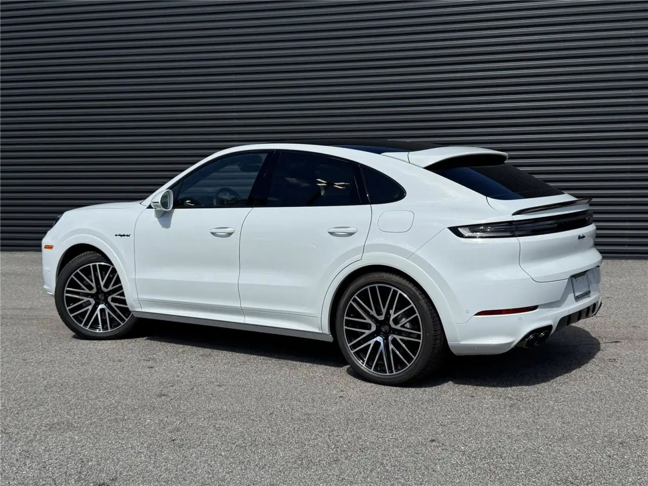 2025 Porsche Cayenne Coup Turbo E-Hybrid - Photo 24