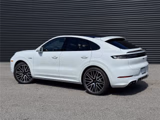 2025 Porsche Cayenne Coup Turbo E-Hybrid - Photo 17