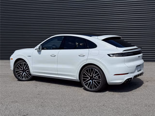 2025 Porsche Cayenne Coup Turbo E-Hybrid - Photo 18