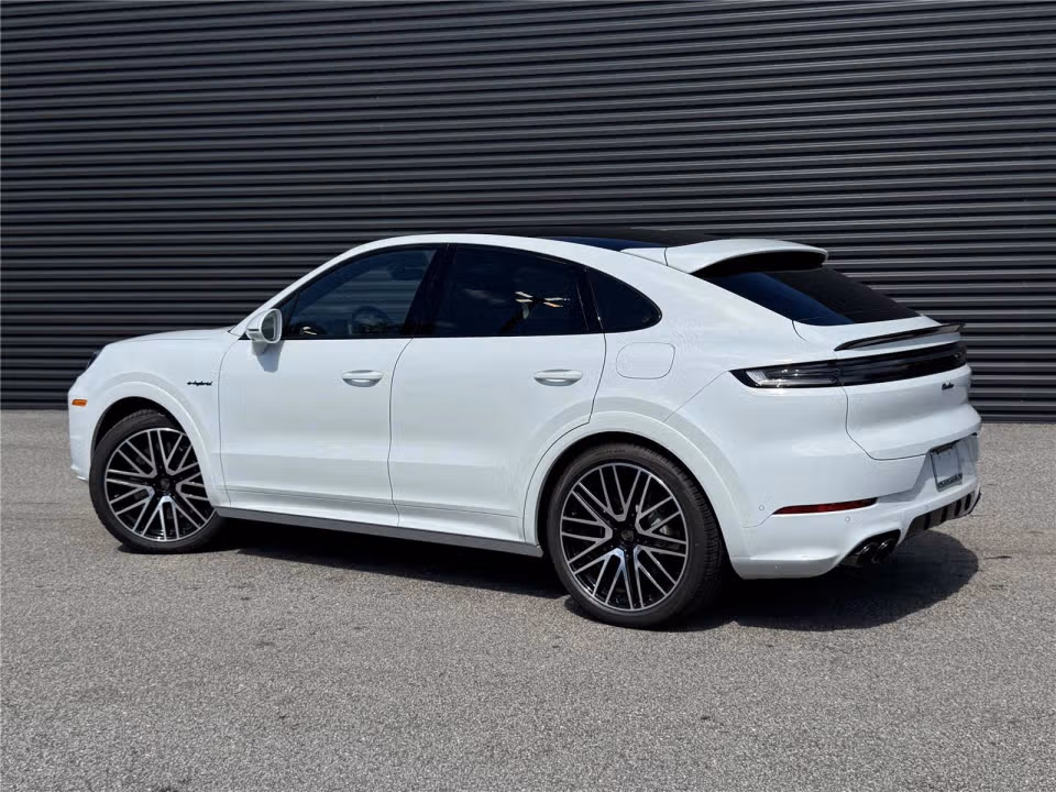 2025 Porsche Cayenne Coup Turbo E-Hybrid - Photo 19