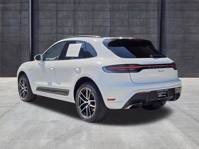 2025 Porsche Macan T - Photo 18