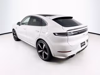 2026 Porsche Cayenne Coup Turbo E-Hybrid - Photo 17