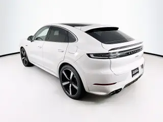 2026 Porsche Cayenne Coup Turbo E-Hybrid - Photo 21