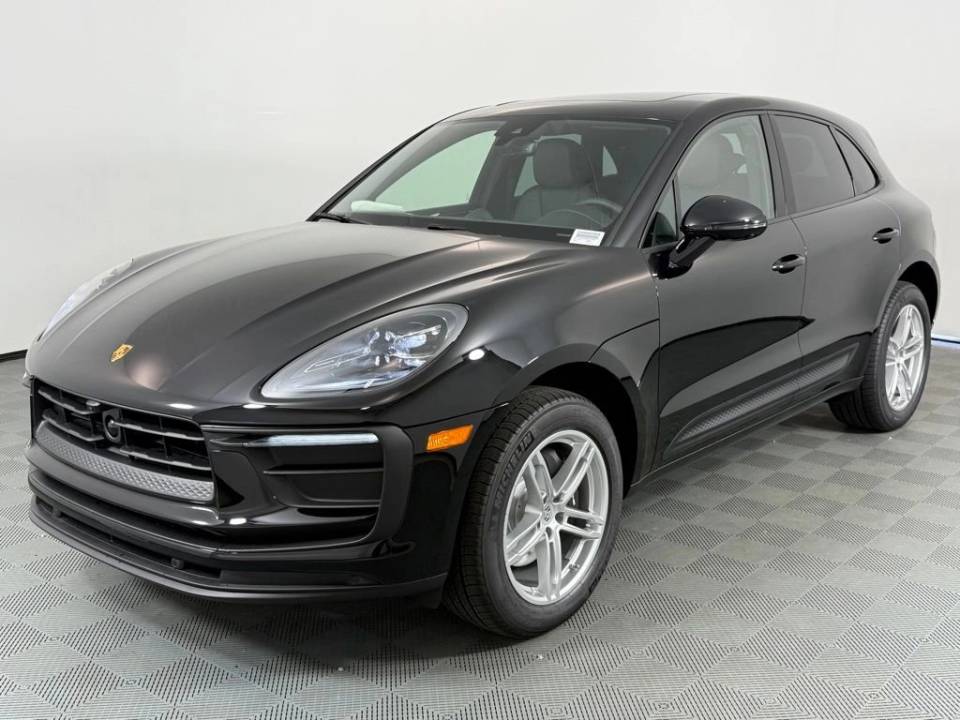 2025 Porsche Macan Base