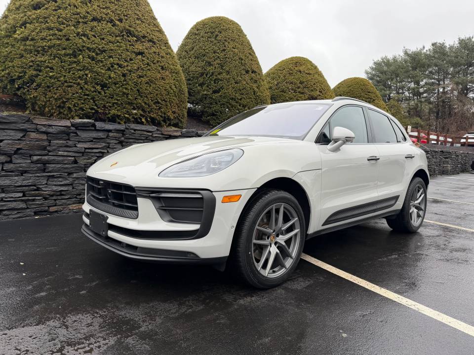 2023 Porsche Macan Base