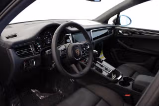 2025 Porsche Macan - Photo 25