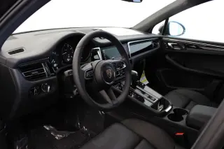 2025 Porsche Macan - Photo 29