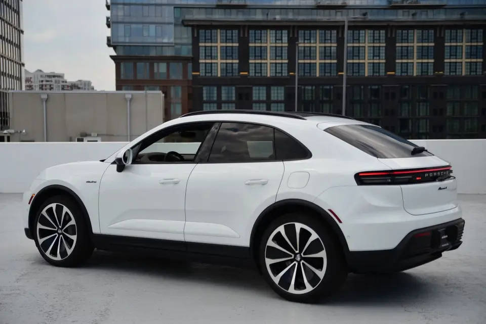 2025 Porsche Macan Base - Photo 23