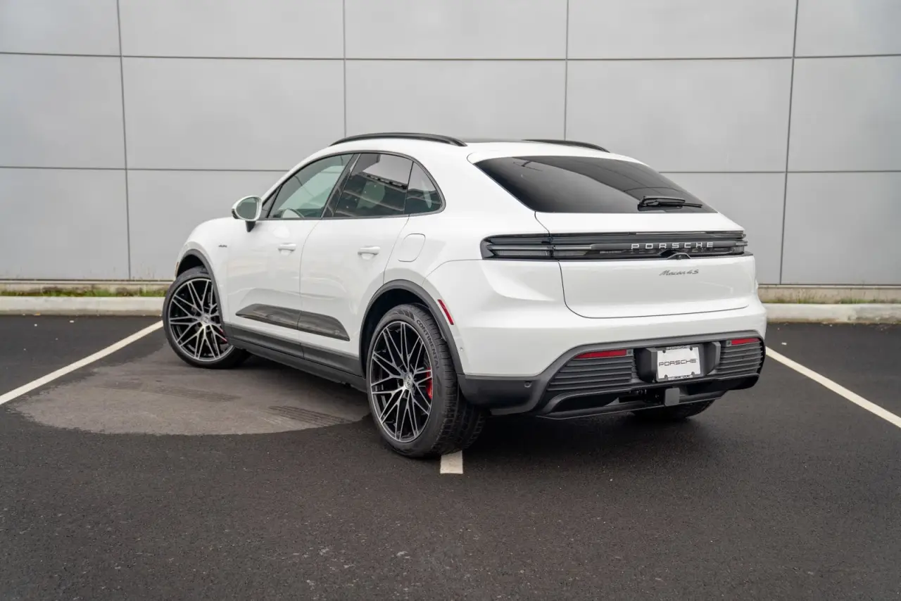 2026 Porsche Macan S - Photo 24