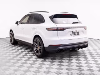 2022 Porsche Cayenne Platinum Edition - Photo 17
