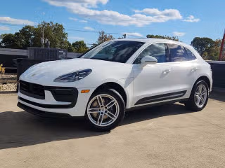 2026 Porsche Macan -'s photo