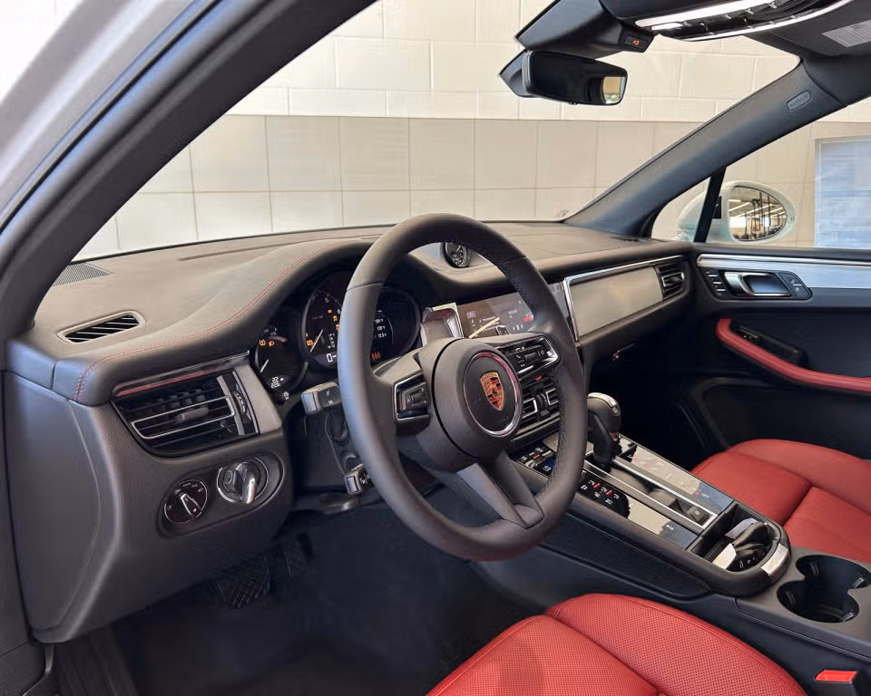 2026 Porsche Macan - Photo 27