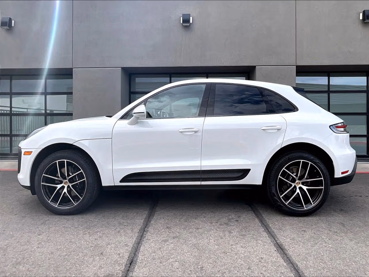 2026 Porsche Macan Base - Photo 12