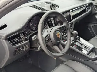 2026 Porsche Macan T - Photo 29