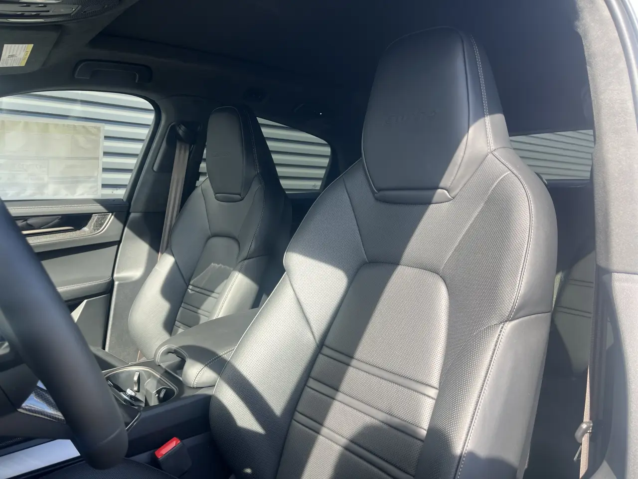 2025 Porsche Cayenne Coup Turbo E-Hybrid - Photo 40