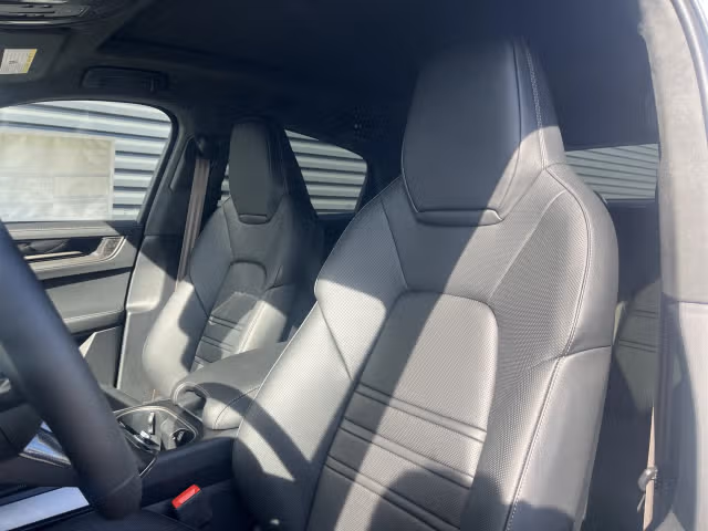 2025 Porsche Cayenne Coup Turbo E-Hybrid - Photo 34
