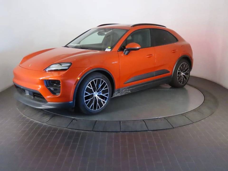 2025 Porsche Macan Base