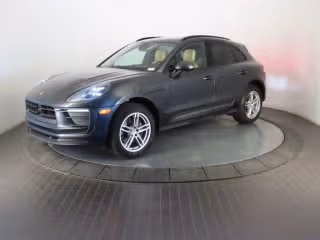 2024 Porsche Macan's photo