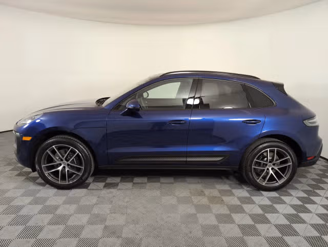 2025 Porsche Macan T - Photo 10
