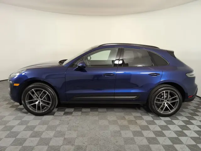 2025 Porsche Macan T - Photo 14
