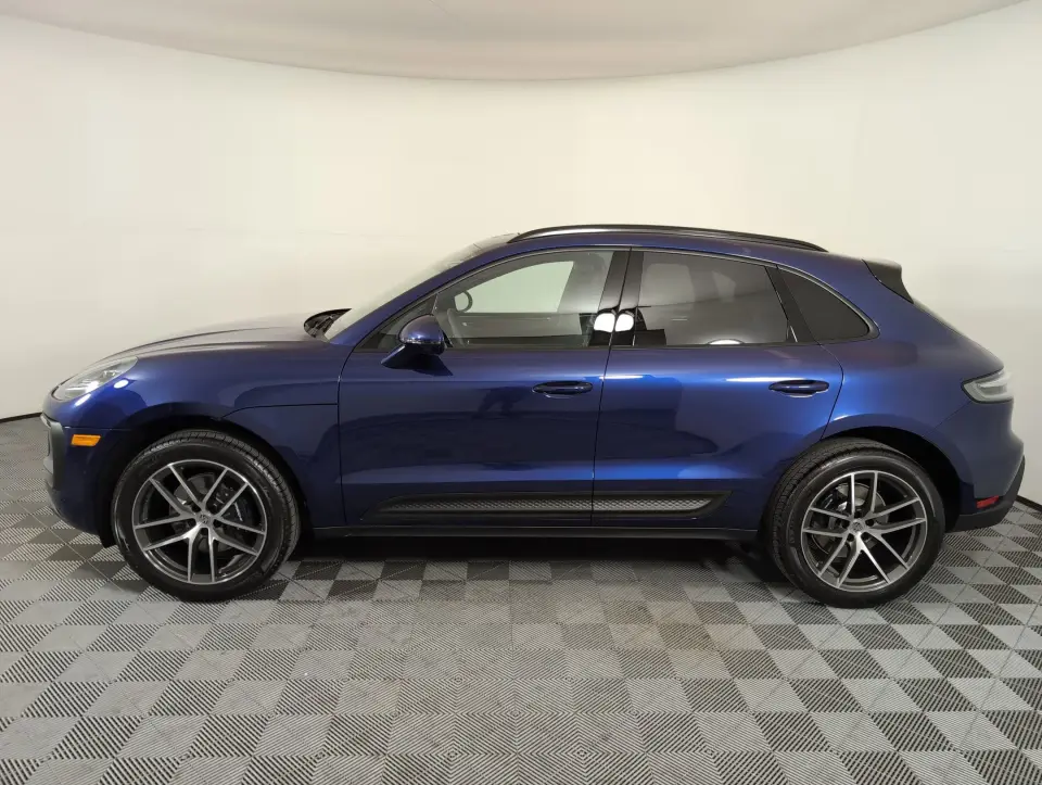 2025 Porsche Macan T - Photo 15