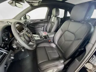 2025 Porsche Macan - Photo 37