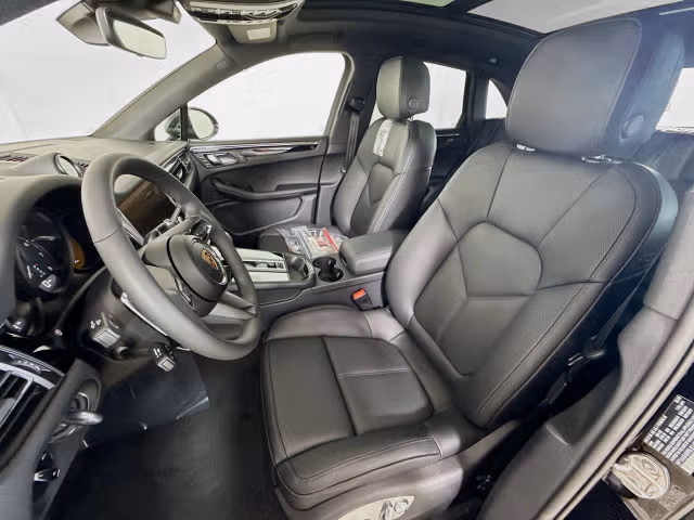 2025 Porsche Macan - Photo 34