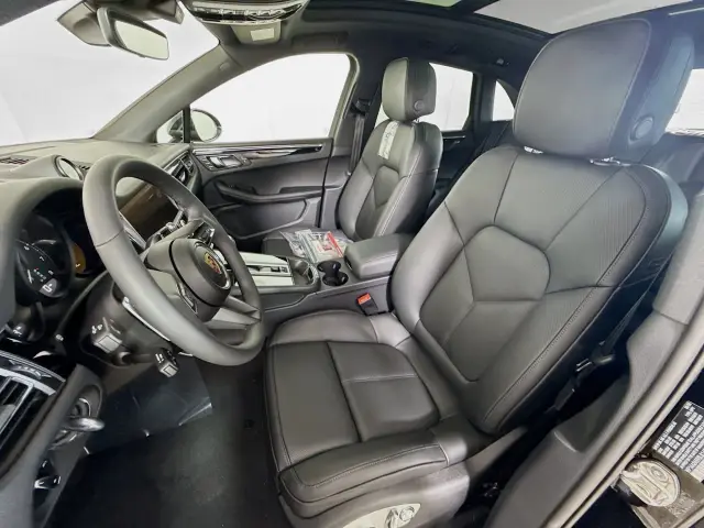 2025 Porsche Macan - Photo 38