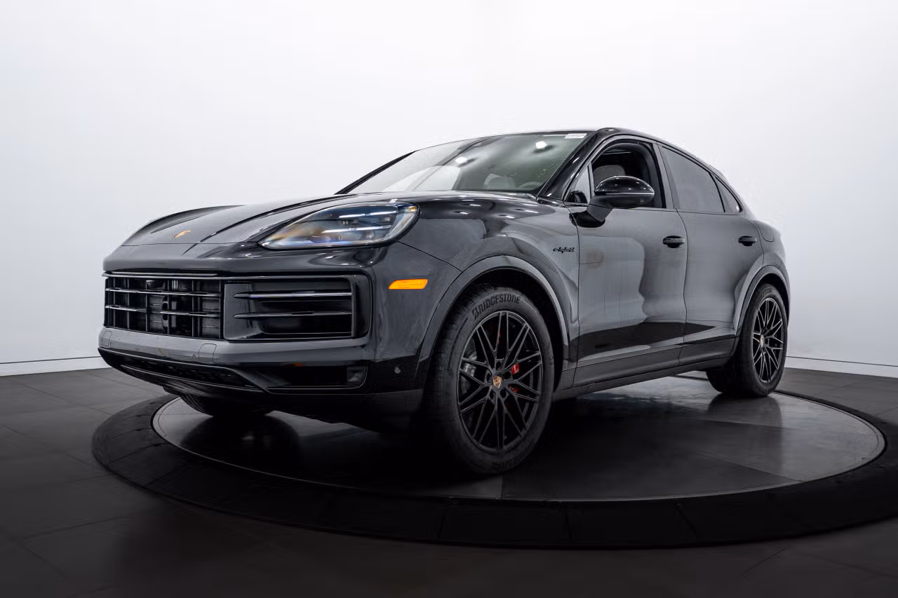 2026 Porsche Cayenne Coup S E-Hybrid - Photo 4