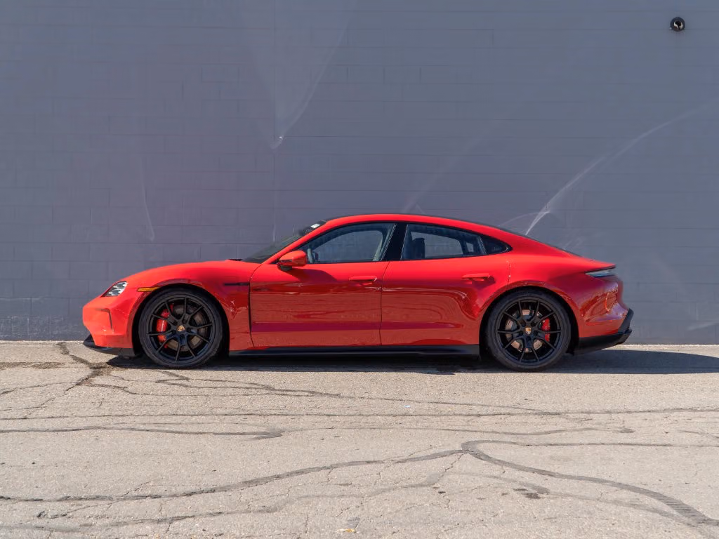 2026 Porsche Taycan GTS - Photo 12