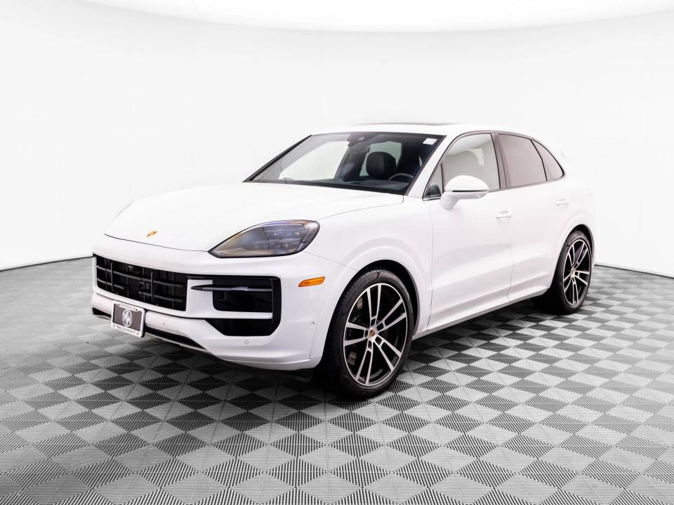 2025 Porsche Cayenne GTS